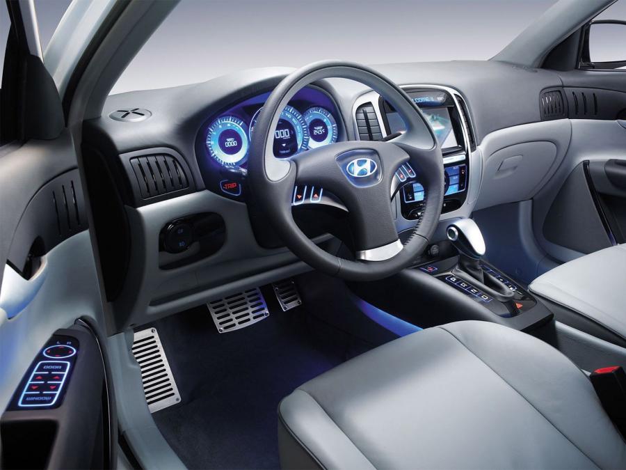  Hyundai Accent SR Concept 2005 года  (фото 13 из 14)